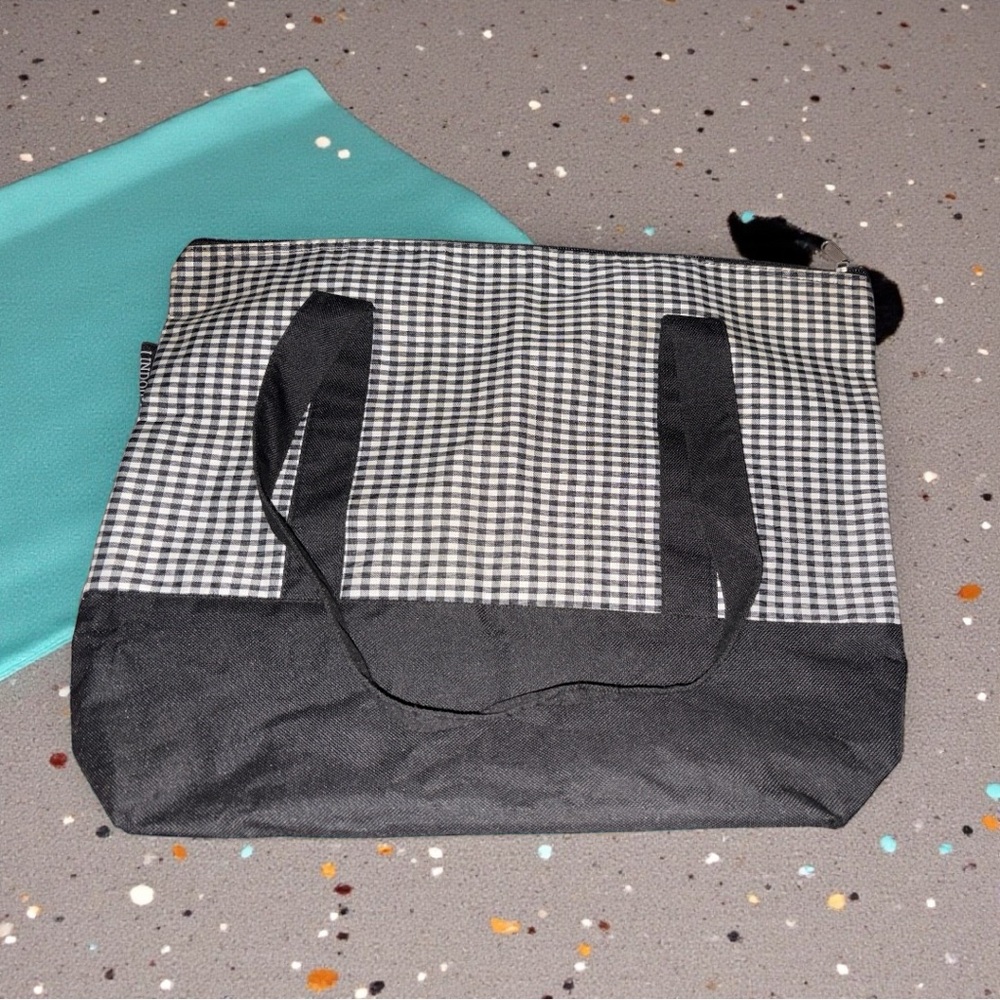 Elegant Black and White Tote by Lindor